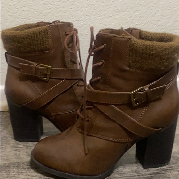 **Size 7.5** Combat Boots - Picture 1 of 3